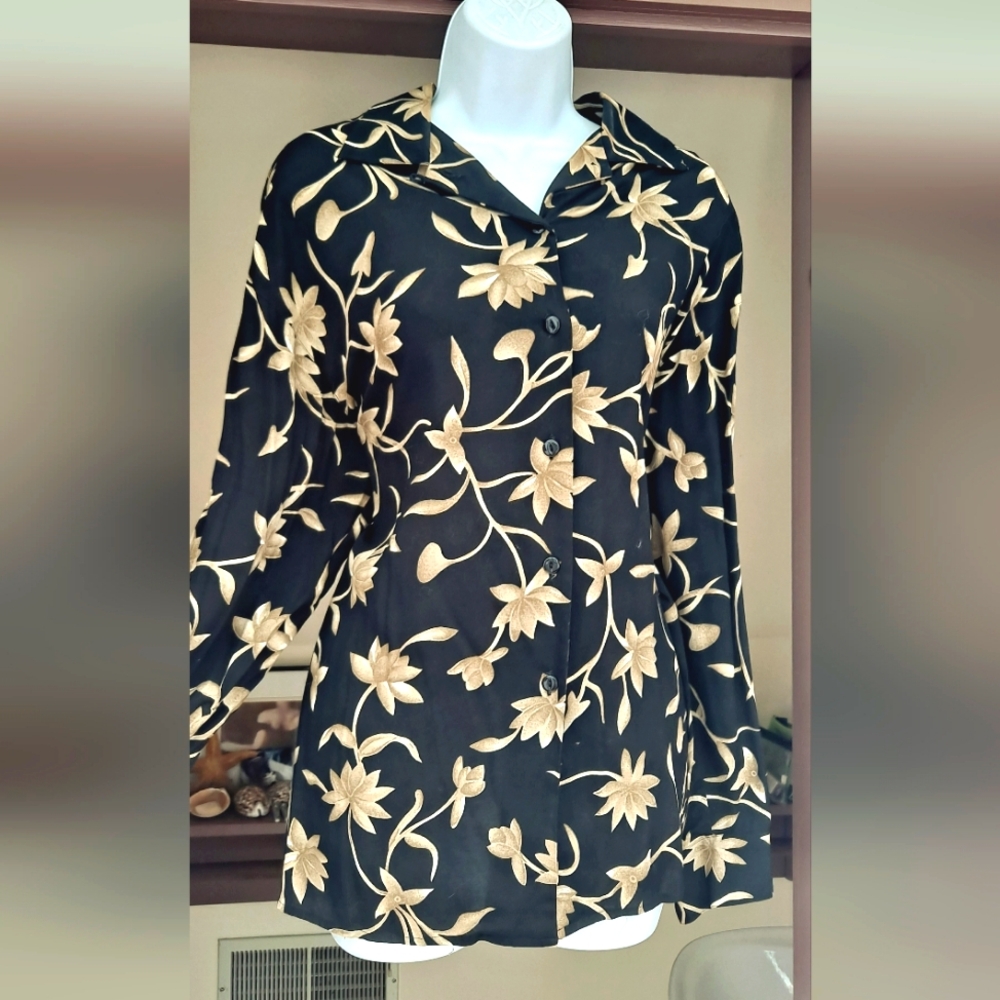 NWOT RENA ROWAN SAVILLE Black Cream Floral Rayon Fitted Button Down Blouse Fall